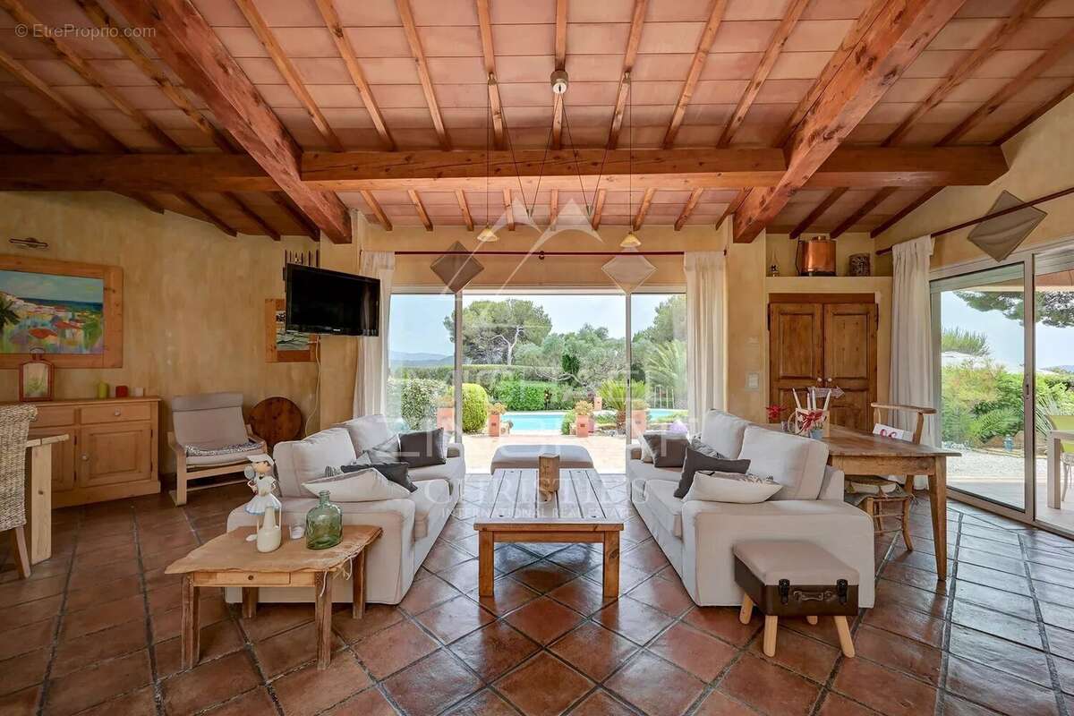 Maison à SAINT-CYR-SUR-MER