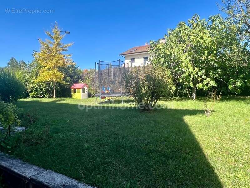 Appartement à PRINGY