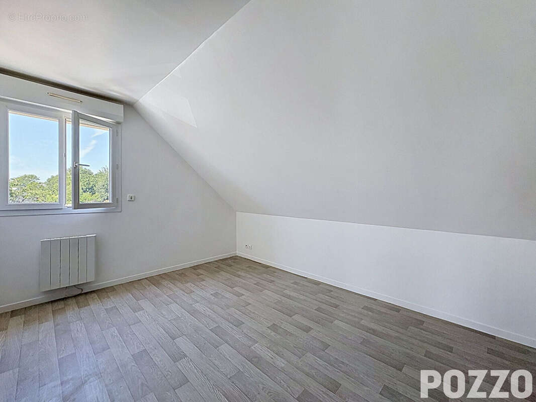 À VENDRE - Maison dans le bourg de Bréhal avec vie de plain-pied ! - photo 10