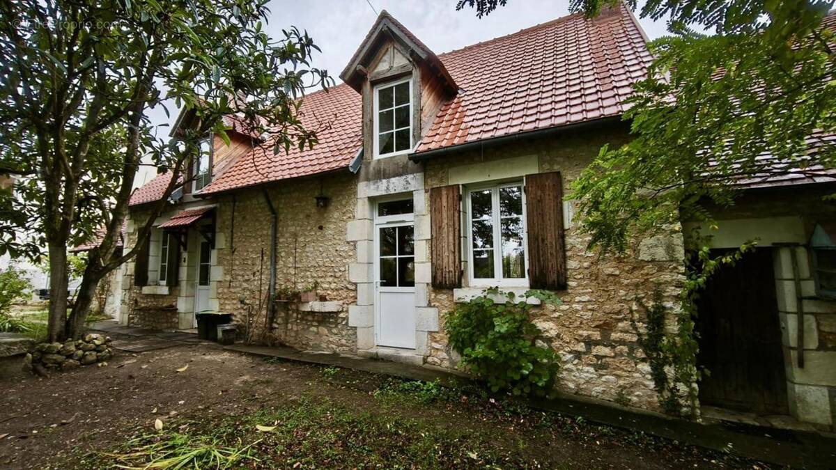 Maison à MOULINS-SUR-YEVRE