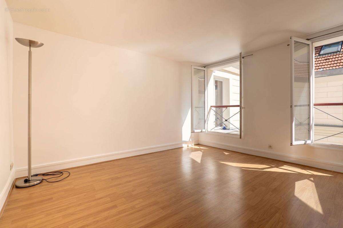 Appartement à PARIS-2E