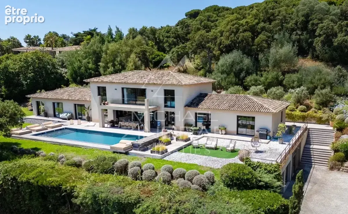 À Saint-Tropez, entre Village et Plages – Une Propriété d’Exception à Belle Isnarde - photo 4