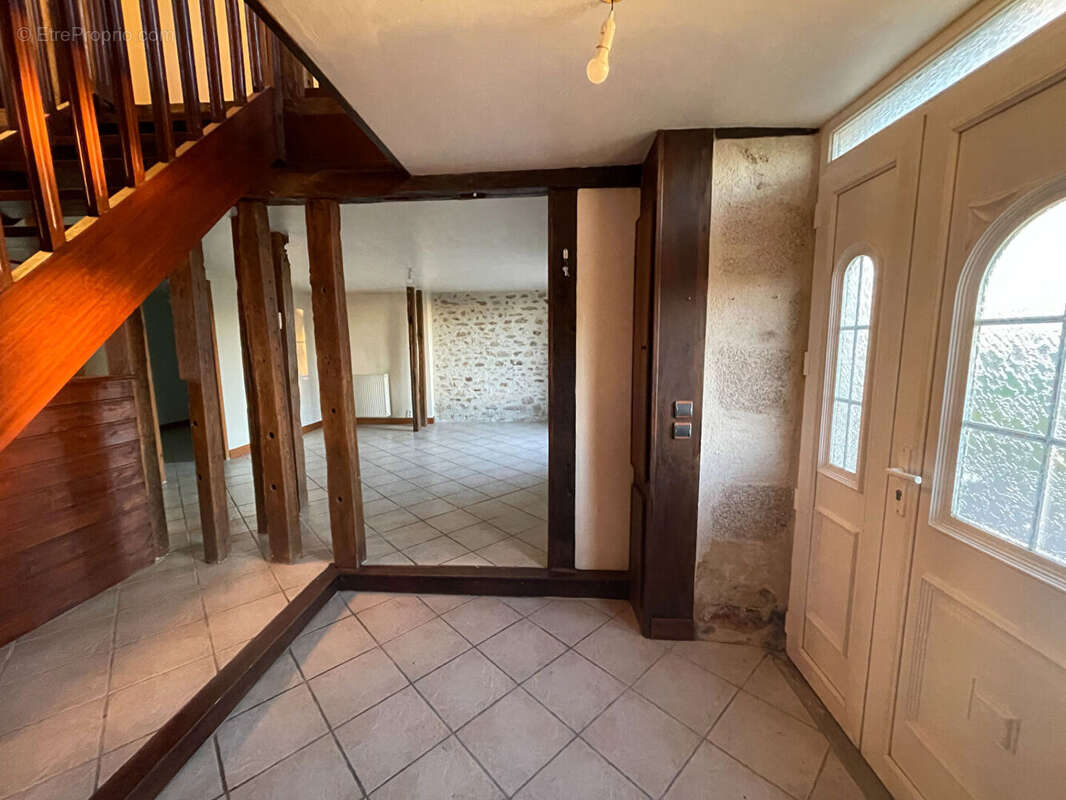 Maison à SAINT-LEONARD-DE-NOBLAT