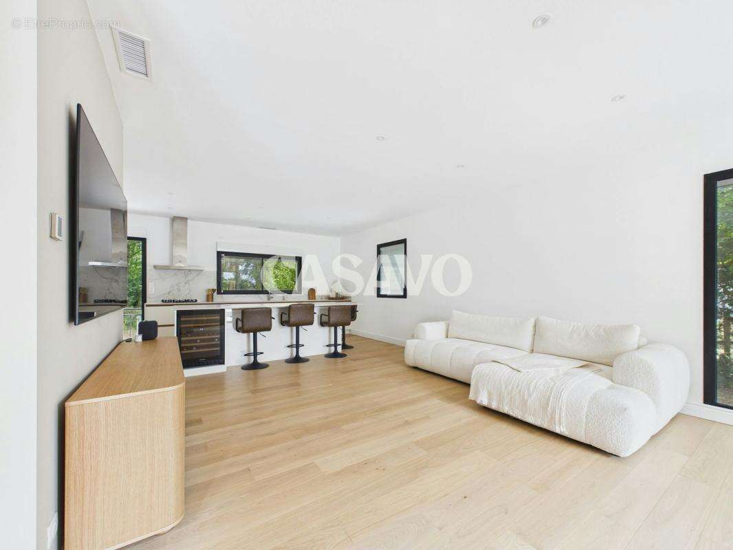 Vente Maison 5 pièces de 152m² - 33850 Léognan - photo 4