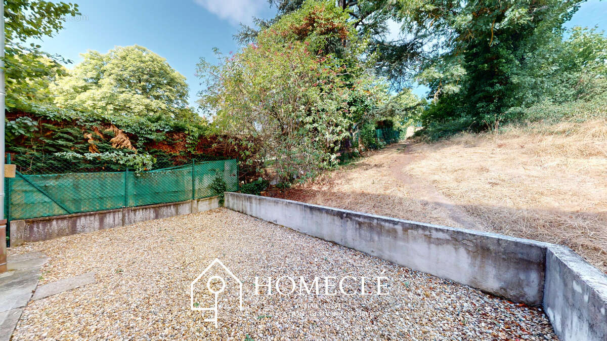 Appartement T1 Bis de 37 m2 - Bully centre-village - Entièrement rénové - photo 10