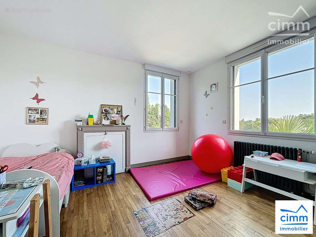 Maison 145 m² à Saint-Gilles  - photo 8