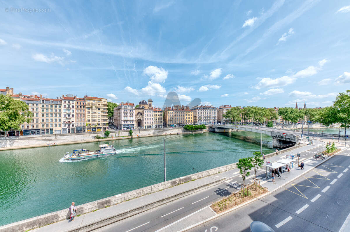 Lyon 05. Saint-Paul Quai de Bondy-en face des terreaux. Appartement avec vue sur la Saône dans - photo 8
