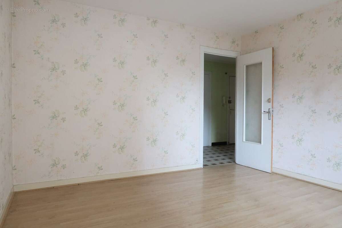 Appartement à LE CHAMBON-FEUGEROLLES