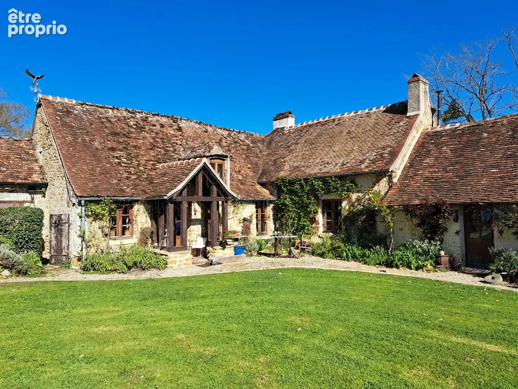 Ensemble immobilier de deux maisons avec vue et sur près de 5 hectares - photo 10