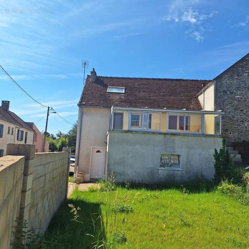 Maison à CRECY-LA-CHAPELLE