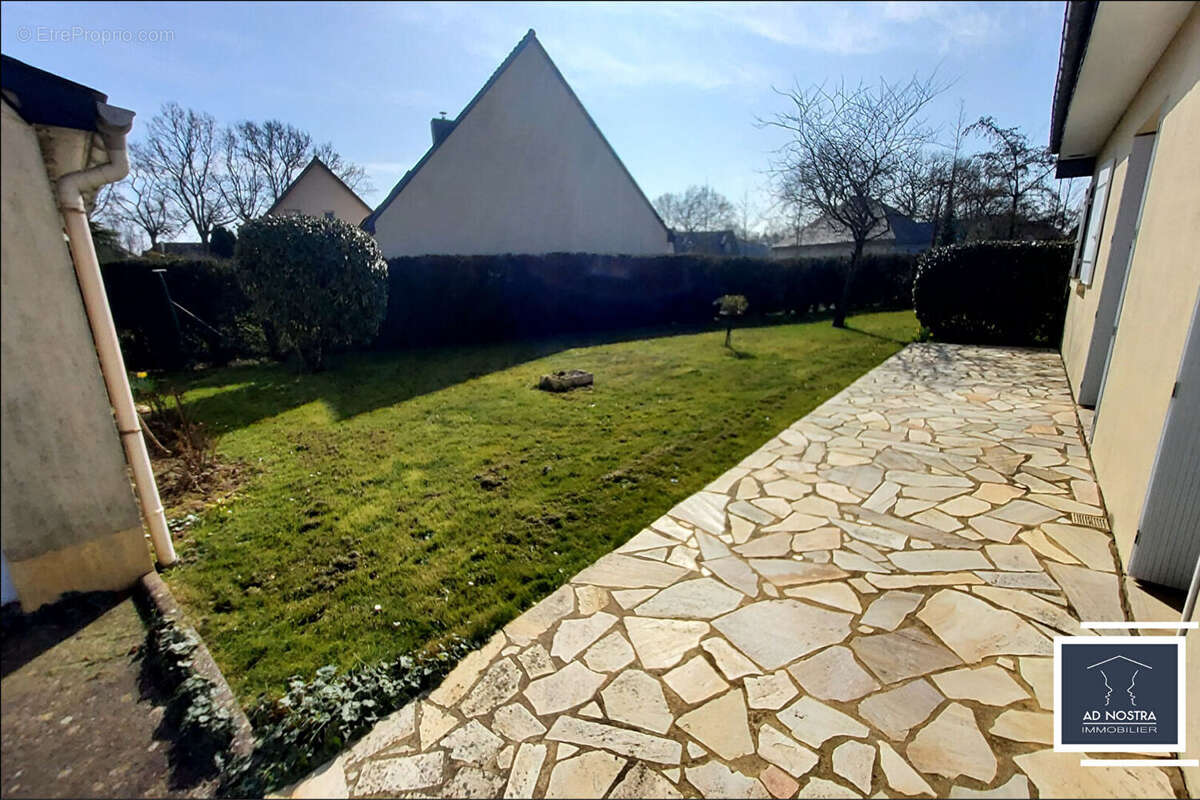 Maison à LA CHAPELLE-THOUARAULT