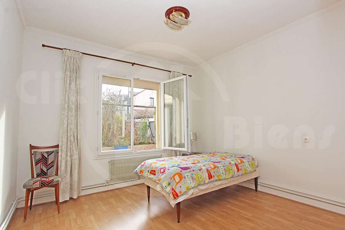 Maison à SAINT-CYR-L'ECOLE