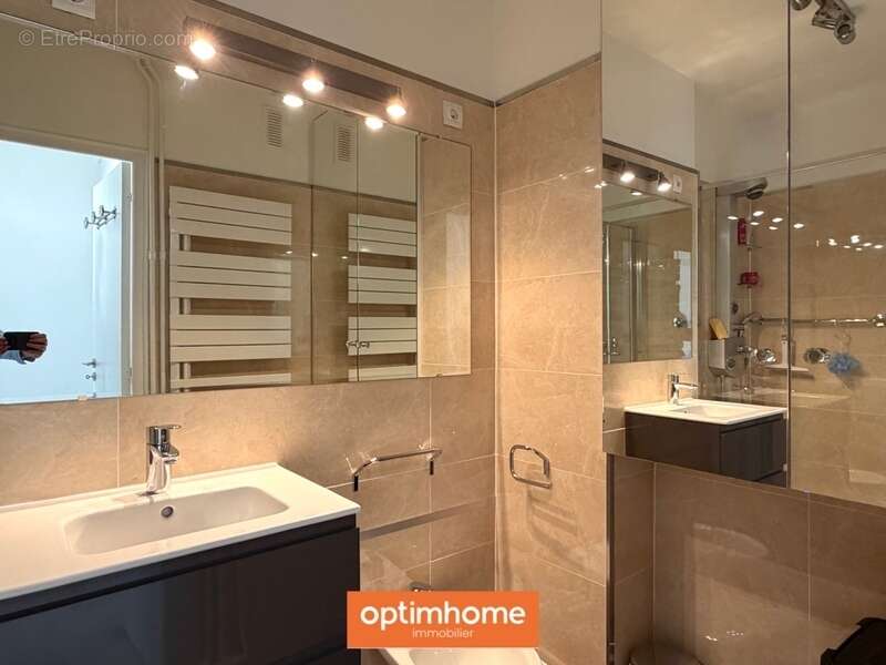 Appartement à PARIS-17E