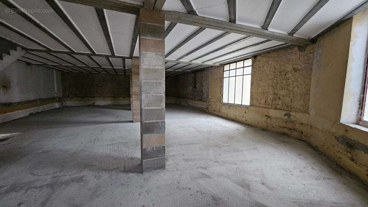 Commerce à LEZIGNAN-CORBIERES