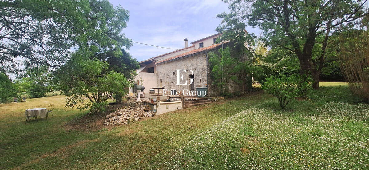 Maison à SAINT-ANGEAU
