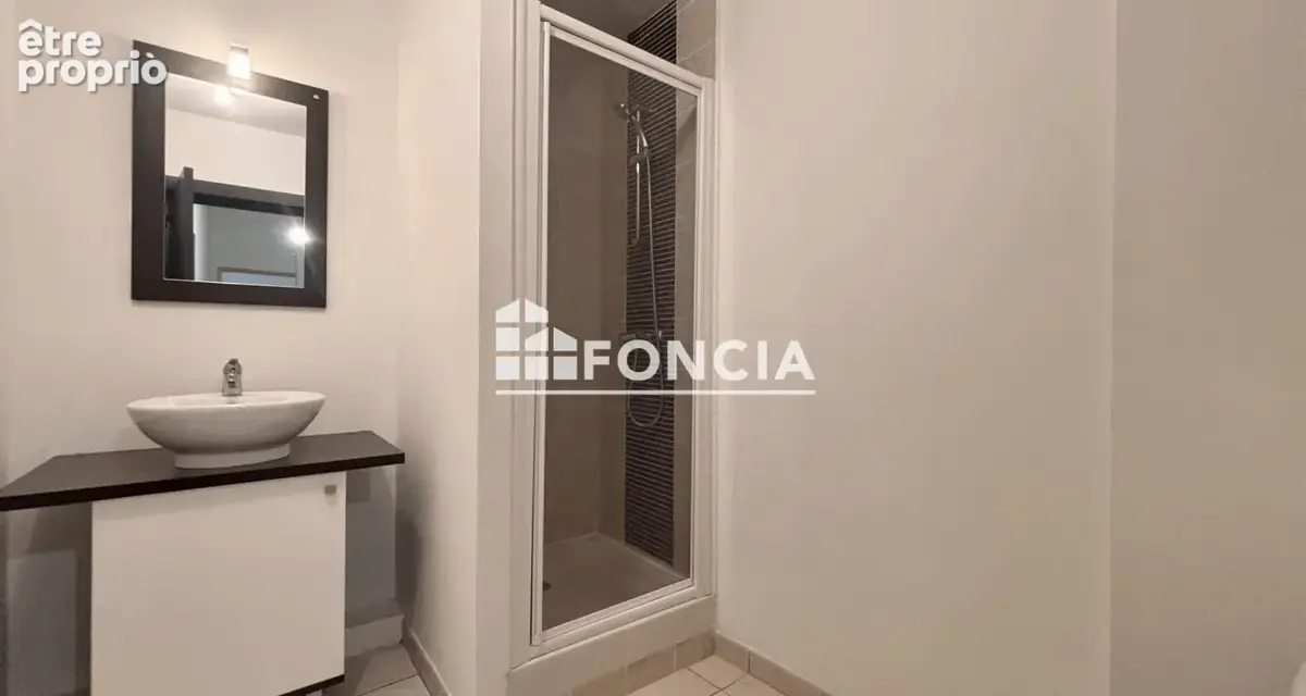 Pézenas – Appartement T3 rénové en plein centre-ville - photo 9