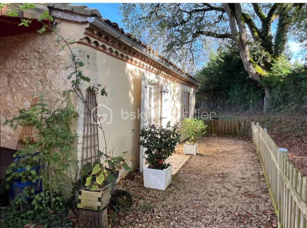 Petit hameau verdoyant : 3 maisons de charme dans un écrin de verdure et de tranquillité - photo 23