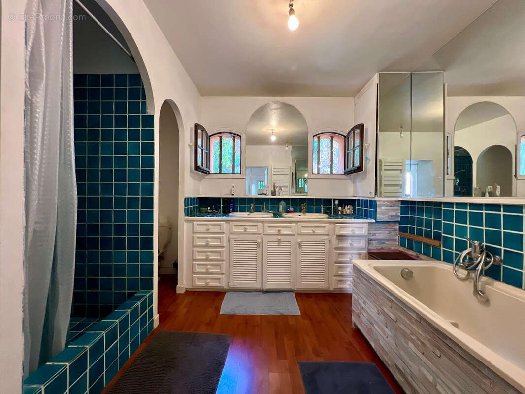 Maison à LE REVEST-LES-EAUX