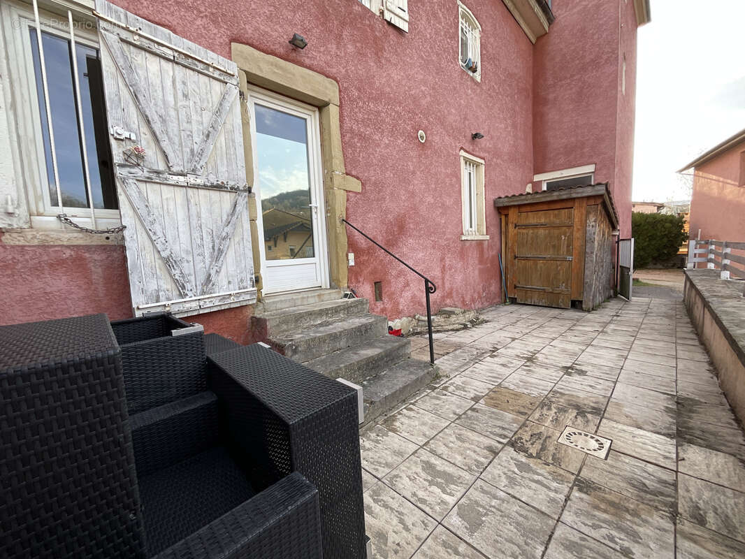 Appartement à NIVOLAS-VERMELLE