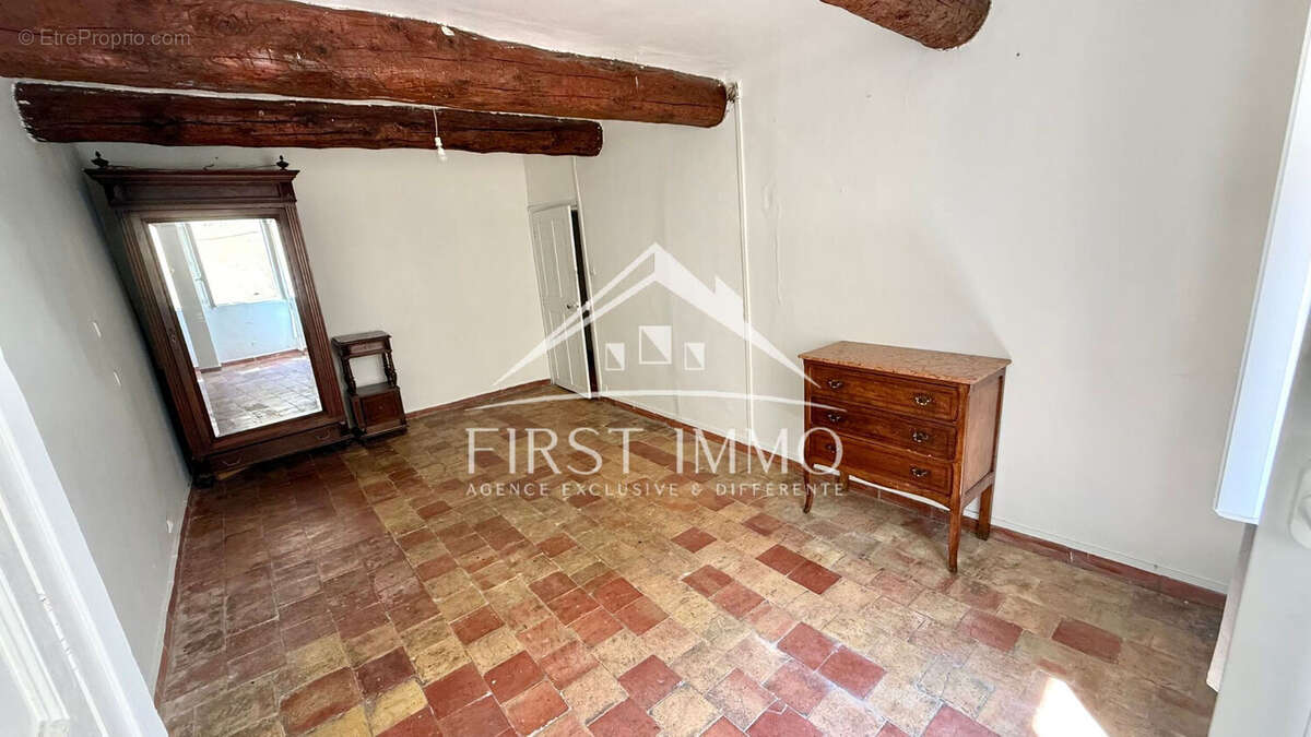 Velaux Centre - Maison de village T4 - Fort potentiel - photo 4