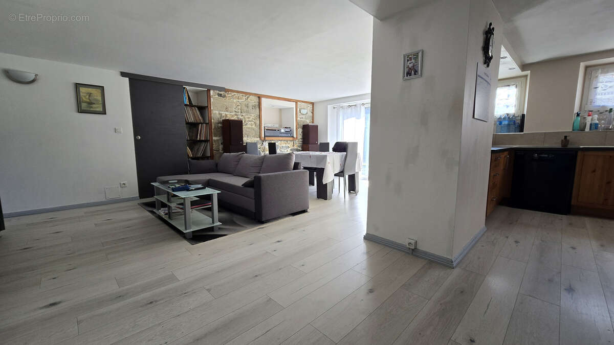 Appartement à LA CROIX-DE-LA-ROCHETTE