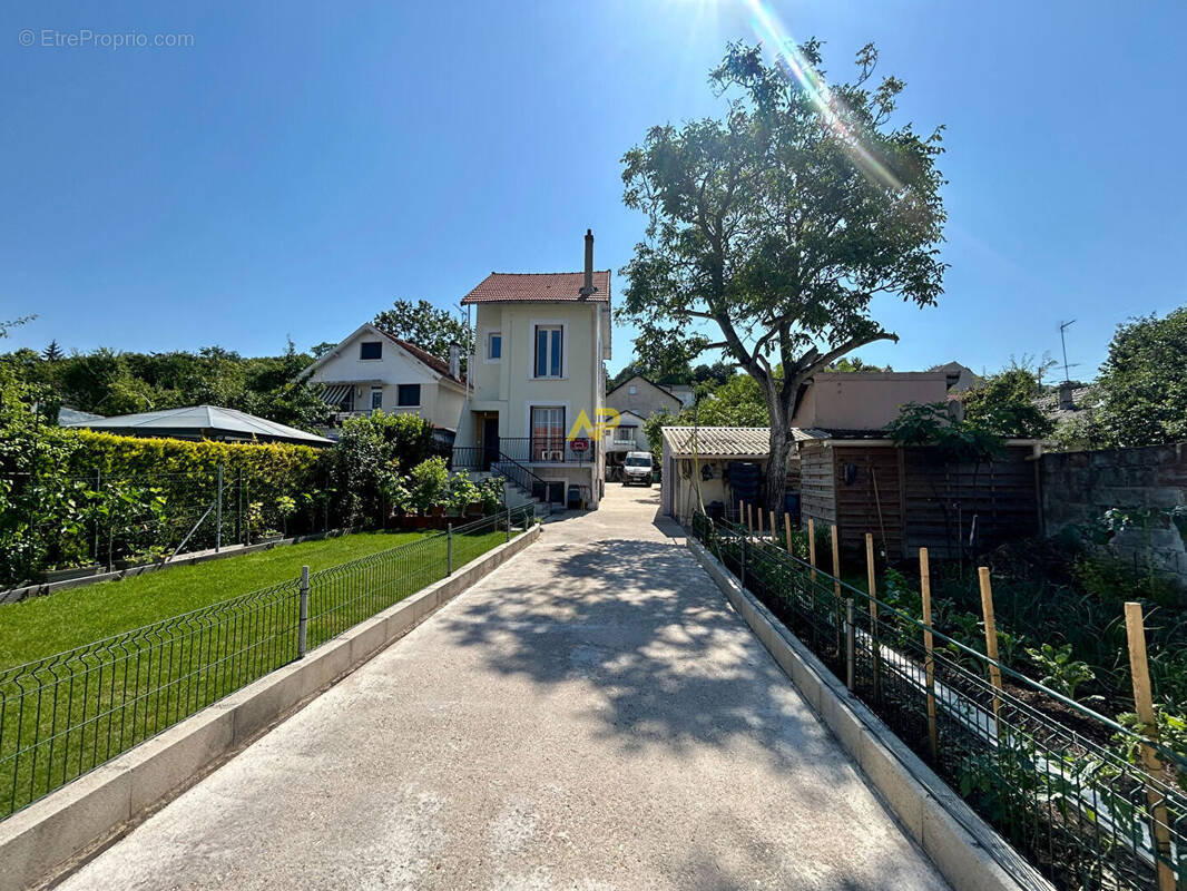 Maison à MONTIGNY-LES-CORMEILLES
