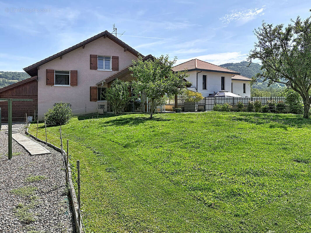 Maison à SCIENTRIER