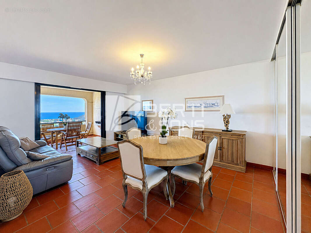 Appartement à MANDELIEU-LA-NAPOULE