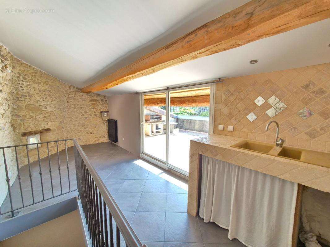 Maison à MONTELIER
