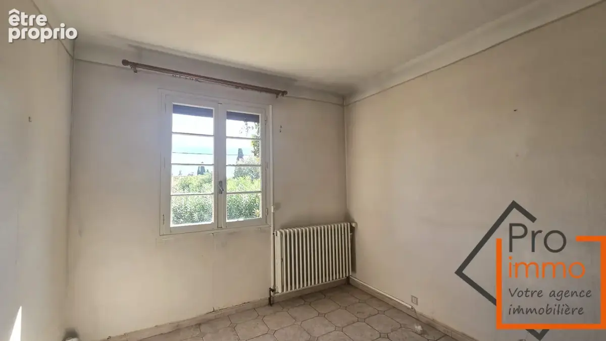 Villa à rénover avec un grand garage - photo 10