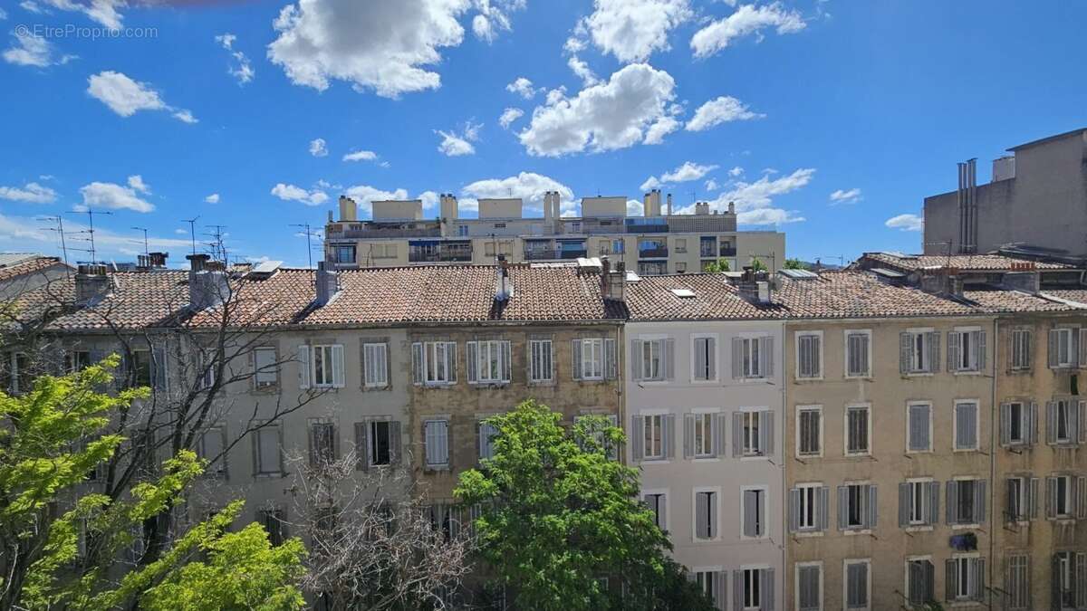 Appartement à MARSEILLE-4E