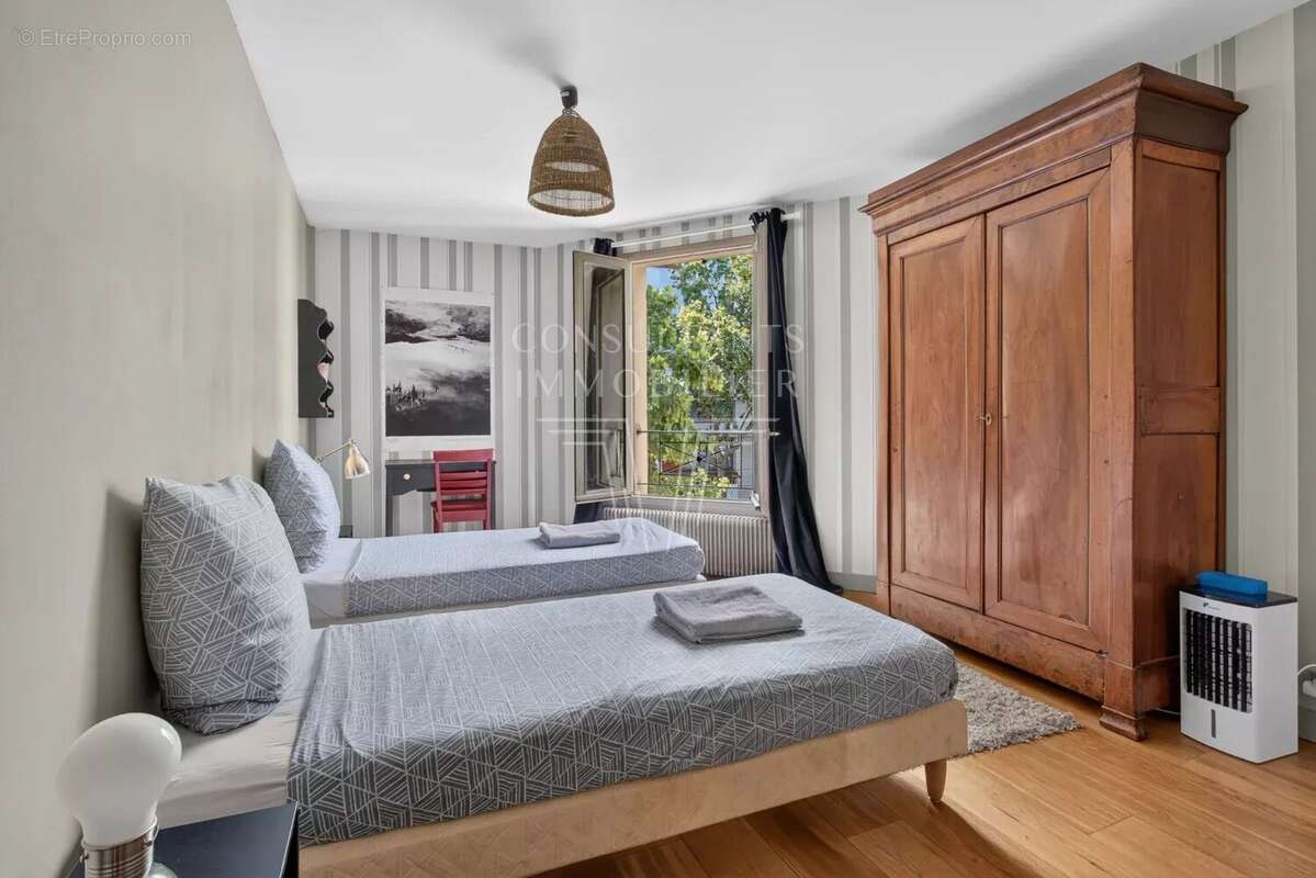 Boulogne Porte de Saint-Cloud . DUPLEX TROIS CHAMBRES - photo 10