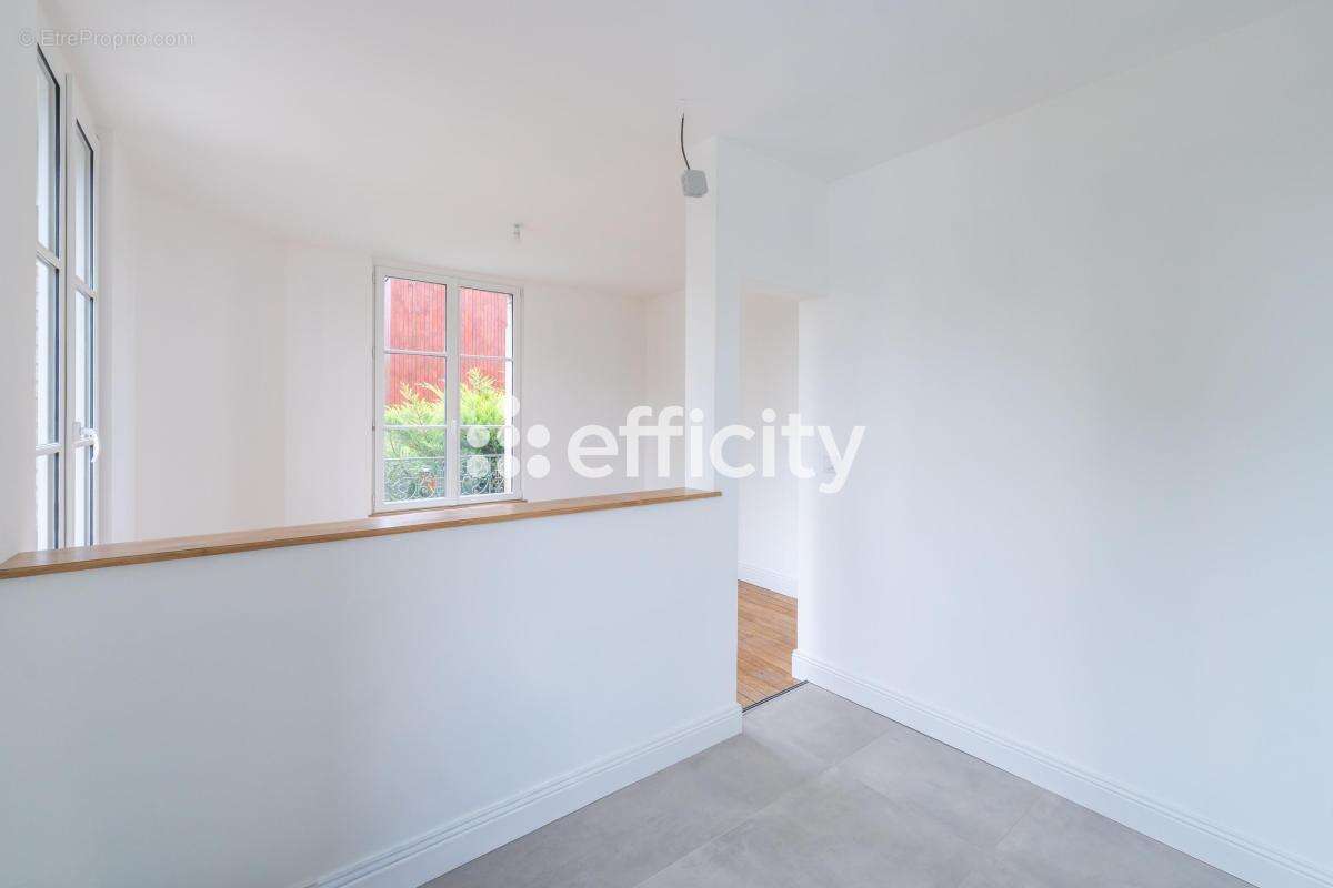 Appartement à VILLE-D&#039;AVRAY