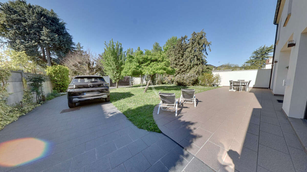 Maison à BRY-SUR-MARNE