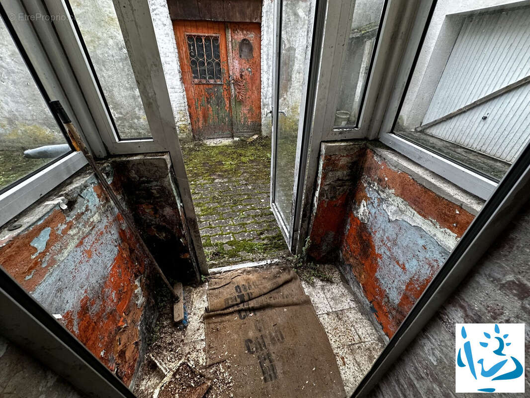 Maison à SAINT-JULIEN-DU-SAULT