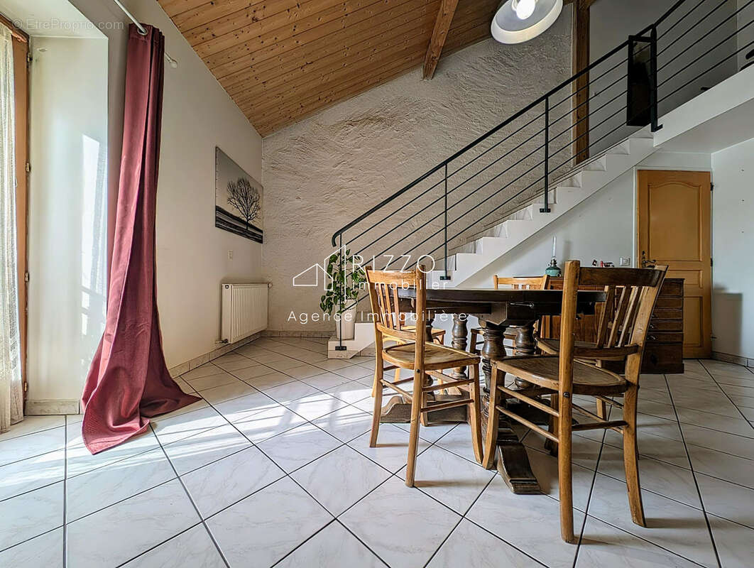 Maison à CESSY
