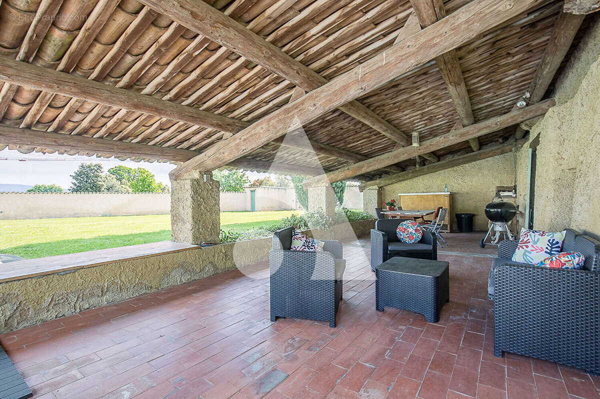 Aix Nord - Mas Provençal de 188 m2 hab avec Bergerie - Piscine - photo 13