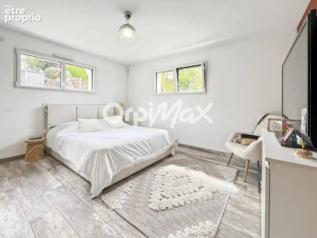 Maison À Vendre de 176m2 exclusivement chez Orpi - photo 8