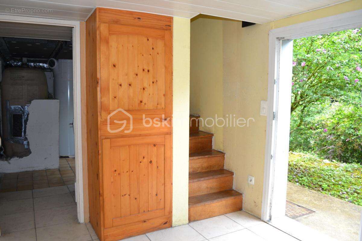 En exclusivité À vendre : Maison élevée sur sous-sol dans un quartier calme - photo 4