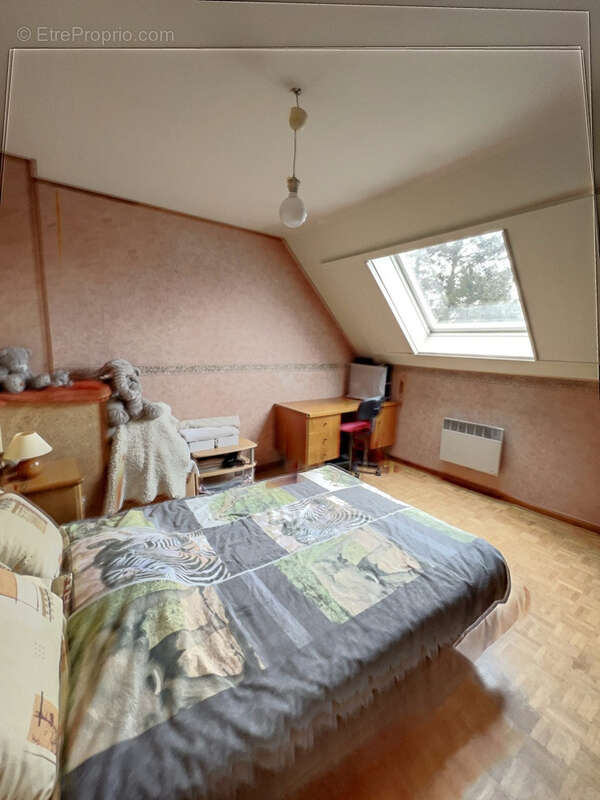 Maison à SAINTE-GENEVIEVE-DES-BOIS