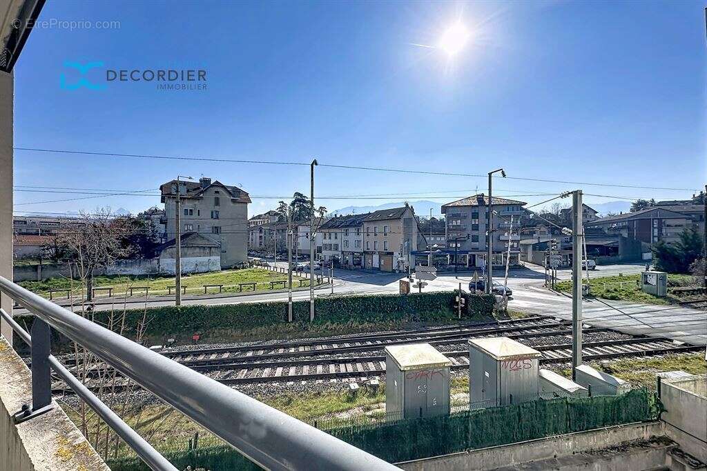 T3 lumineux de 61,35m² – proche centre-ville & gare – cave - 2 parkings couverts ! - photo 3