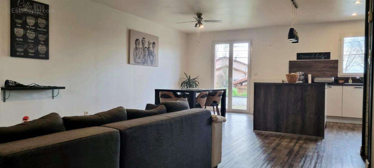 Maison 135 m² à Neuville-Les-Dames  - photo 3