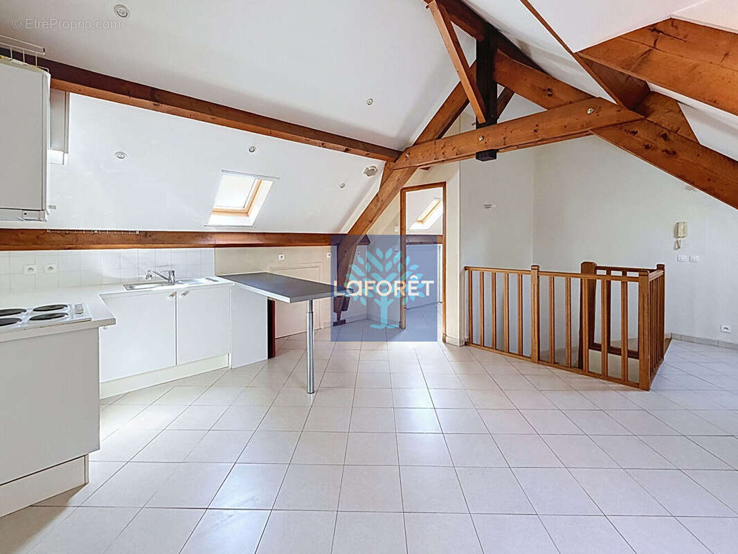 Appartement à FONTENAY-LE-VICOMTE