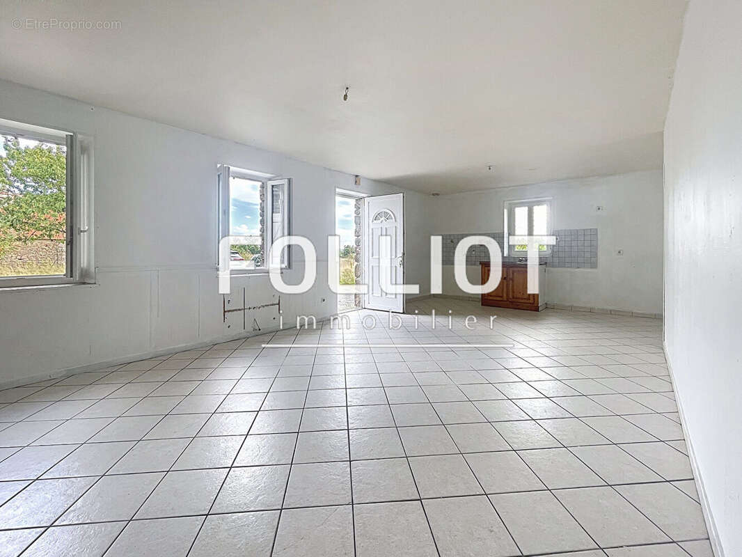 Maison à SAINT-SAMSON-DE-BONFOSSE