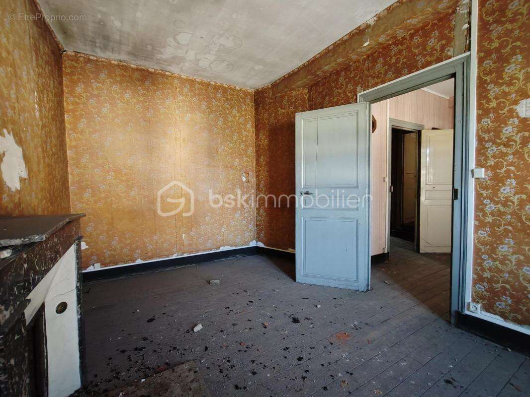 Maison de ville et grange à rénover entièrement - photo 11