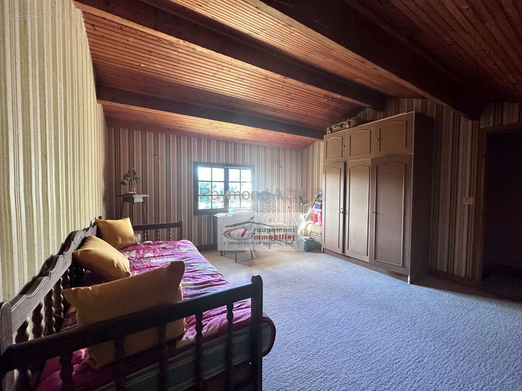 Maison à SAINT-SEURIN-DE-PRATS