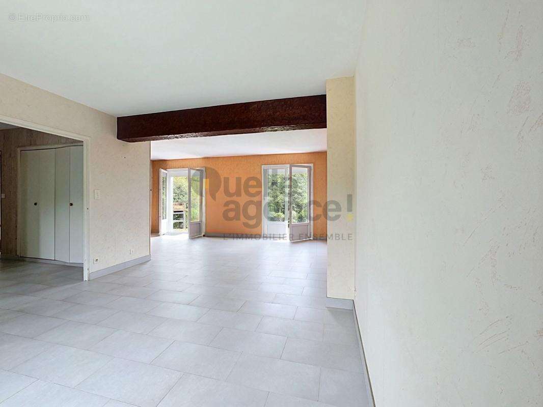 Maison familiale de 125m²  sur 1180 m² de jardin -entre bourg et plage - photo 4