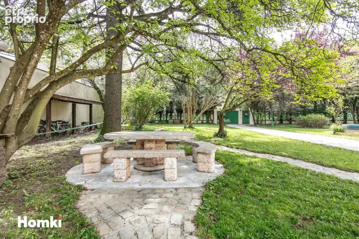 Maison de 226 m² au cœur d’un jardin arboré de 1 500 m² – Fraîcheur, calme et verdure - photo 14