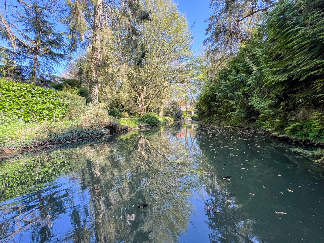 Maison à SAINT-PIERRE-DU-REGARD