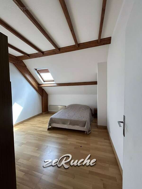 Charmante maison de 130 m² à La Chapelle-du-Bois-des-Faulx - photo 8
